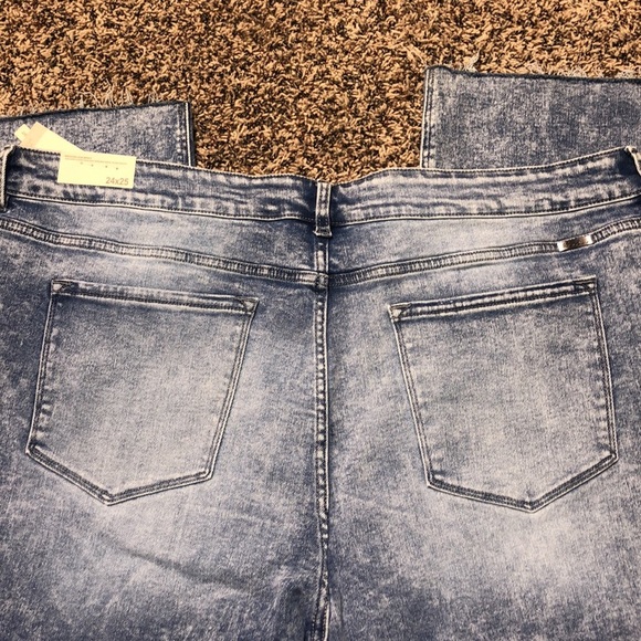 🐠KANCAN Plus Size High Rise Cropped Straight Acid Wash Stretch Jeans | NWT! - Picture 5 of 7